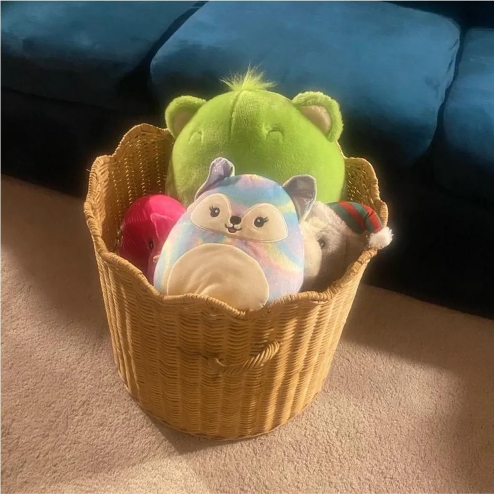 Threshold scalloped edge